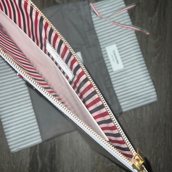 THOM BROWNE
Black Small Zip Document Holder - Picture 8 of 10